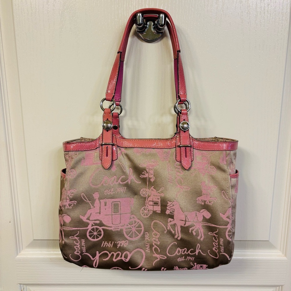Coach signature Gallery East West Horse & Carriage  in pink F15144 - Picture 2 of 16